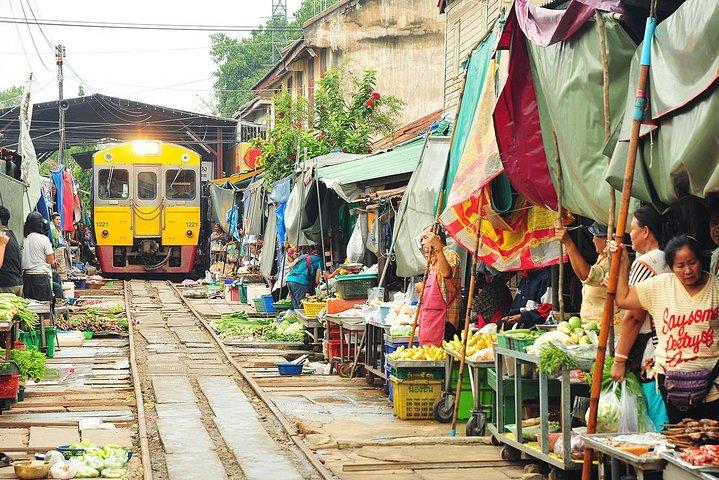 Thailand Market Discovery: Amphawa & Maeklong Railway Market