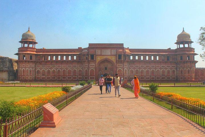 Taj Mahal Tour from Delhi with 5* Lunch