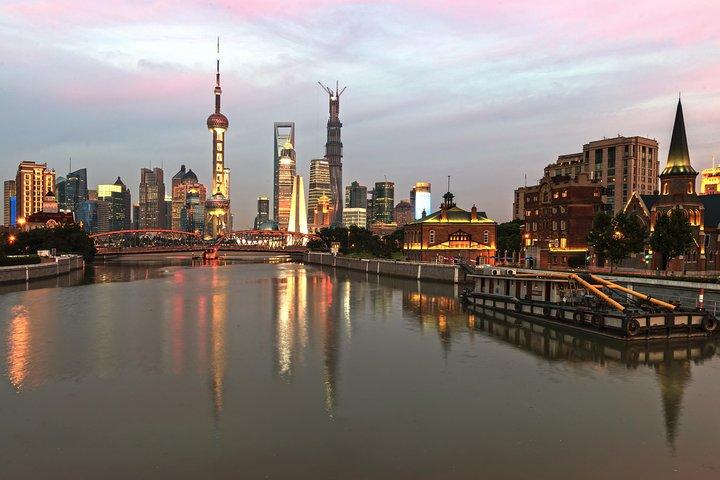 Shanghai Evening Tour: Huangpu River Cruise and Street Food