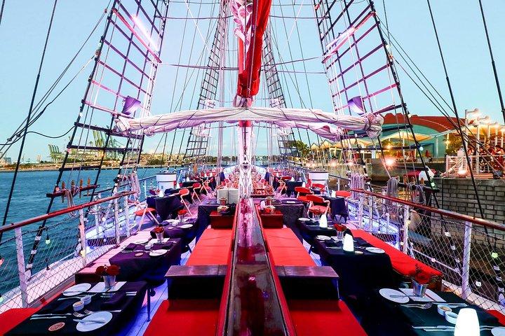 Royal Albatross - Weeknight Buffet Dinner + Free-flow Wine & Beer