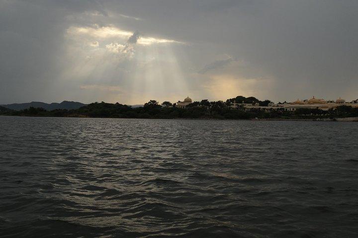 Udaipur - Boat ride at lake Pichhola