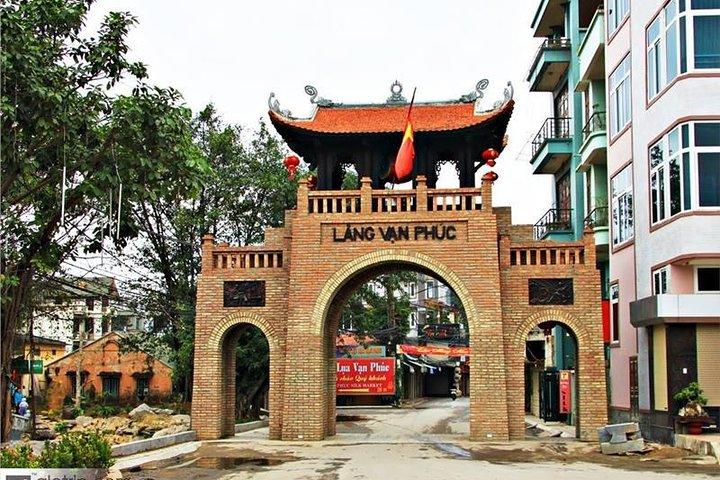 Private full-day tour: Hanoi-Thay pagoda-Tay Phuong pagoda-Van Phuc silk village