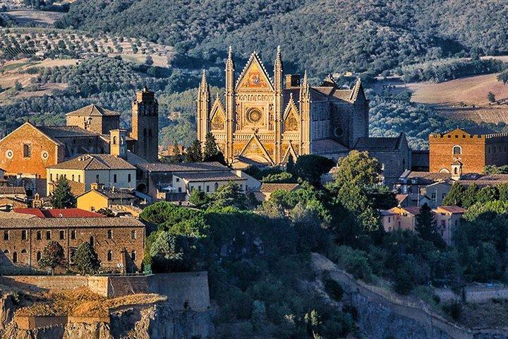 Bagnoregio, Orvieto & Montepulciano Private Wine Tour from Rome