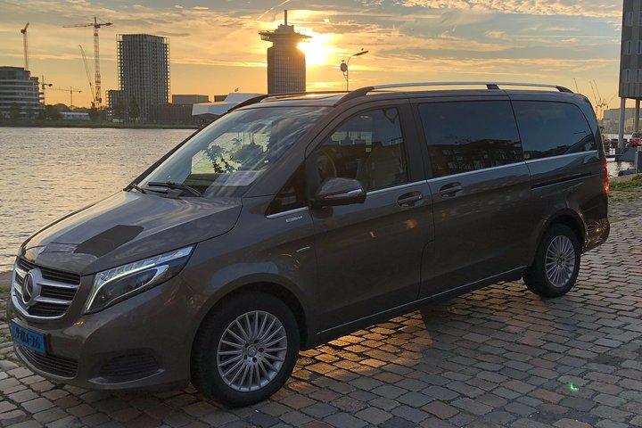 Private Roundtrip Transfer Schiphol Airport to Amsterdam