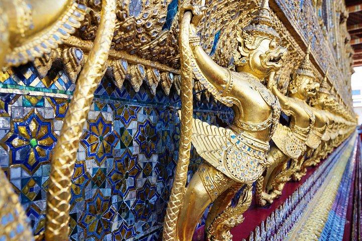Grand Palace Glory and Emerald Buddha : Half Day Tour in Bangkok