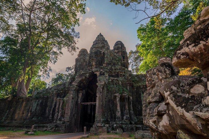 1-Day Angkor Wat Sunrise & All Interesting Temples Private Tour