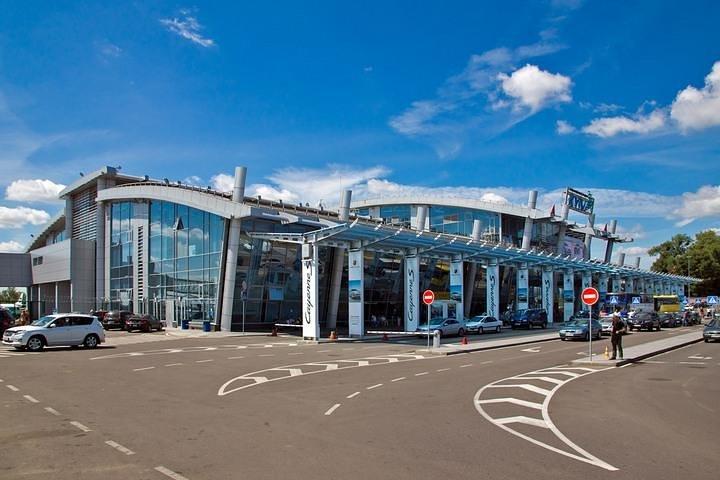 Private Departure Transfer: International Airport Kyiv Zhuliany from Kyiv Hotel