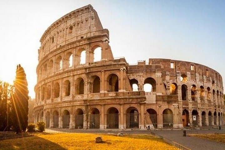 Rome 4 Hours Private Guided Tour with Pickup in Luxury Minivan