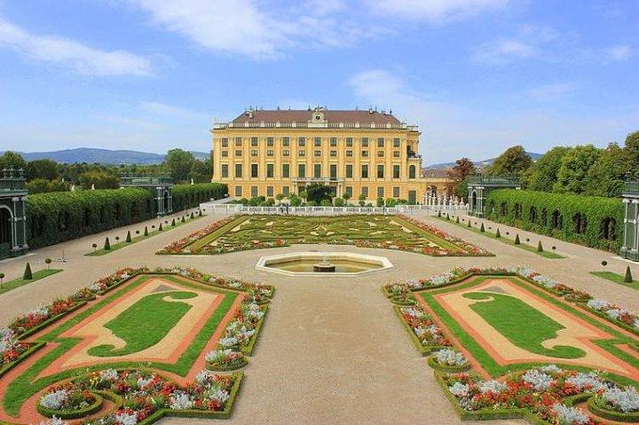Vienna Private Transfer from Vienna Airport to City centre