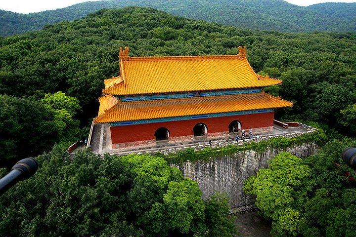 Nanjing Private Tour to Xiaoling Tomb and Linggu Temple with Tangshan Hot Spring