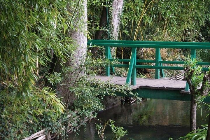 Giverny Small-Group Minivan with Hotel Pickup or Meeting Point