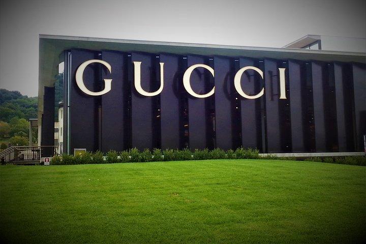 Luxury Chauffeur Service THE MALL from Florence to Reggello