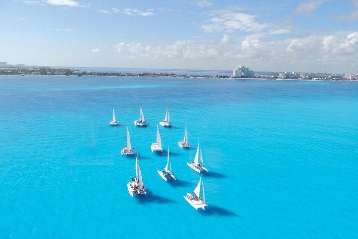 Enjoy an amazing day in Isla Mujeres with snorkeling food, drinks