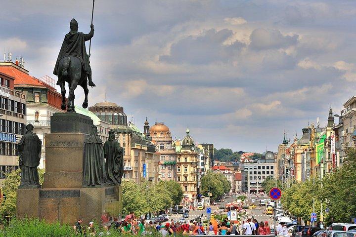 Prague: Bus Tour, Walking Tour, River Cruise and Lunch
