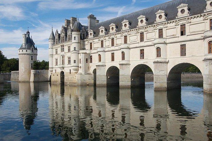 Loire Valley Castles Small-group Guided Day Trip from Paris