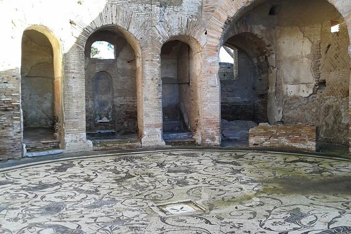 Daily life in Ostia Antica (private tour)