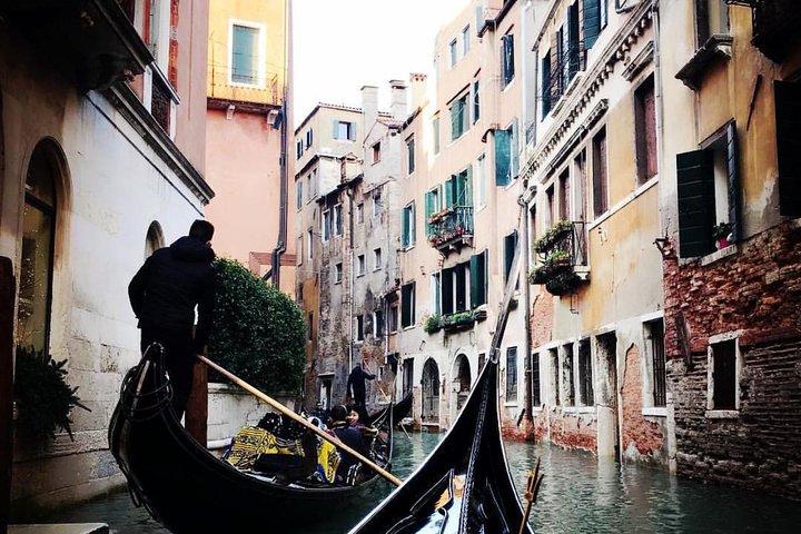Switzerland, Italy, France 7-Day Taste of Europe Trip from Paris