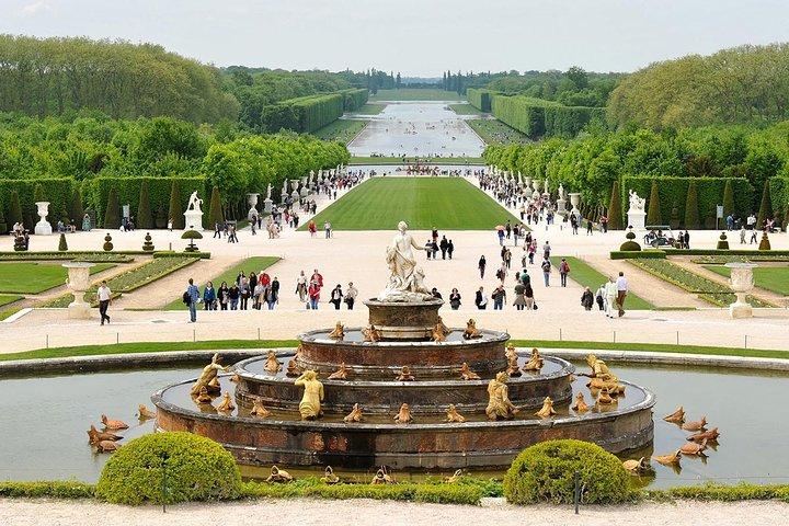 Versailles Palace & Garden Tour by Minivan from Paris with Ticket