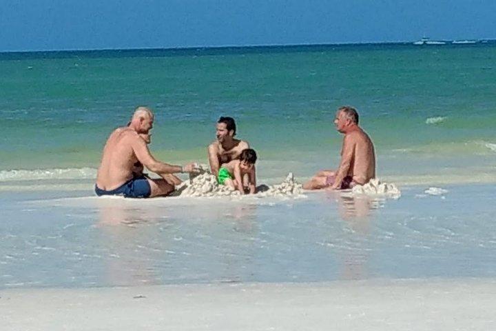 Isla Holbox All Inclusive with Transportation (Breakfast and Food Included)