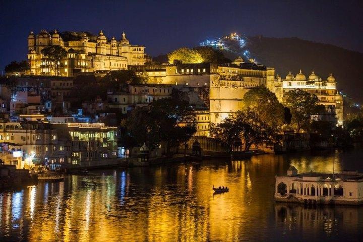Private Full-Day Udaipur City Sightseeing Tour with Optional Guide
