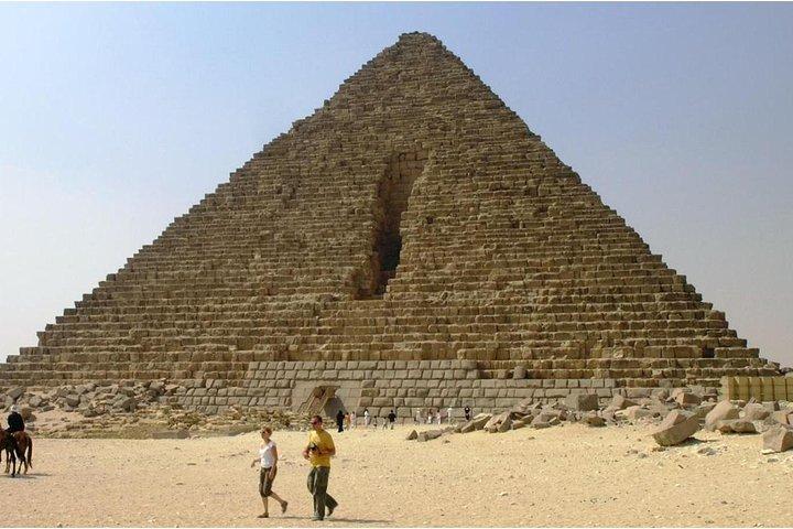 Private Full Day Tour: Great Pyramids & Pyramids at Sakkara & Memphis