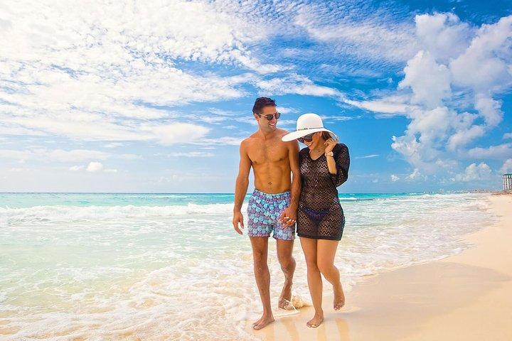 Isla Mujeres tour in a Catamaran with snorkel, open bar, lunch