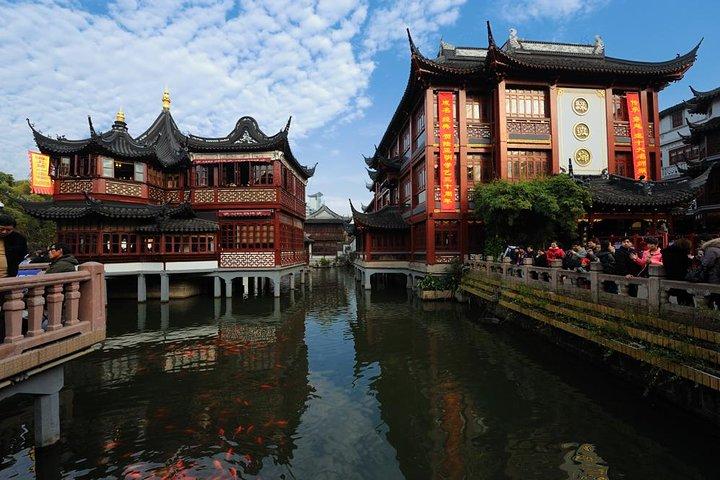 Shanghai Private Day Tour by Metro of Old Town, Yu Garden and Jin Mao Tower