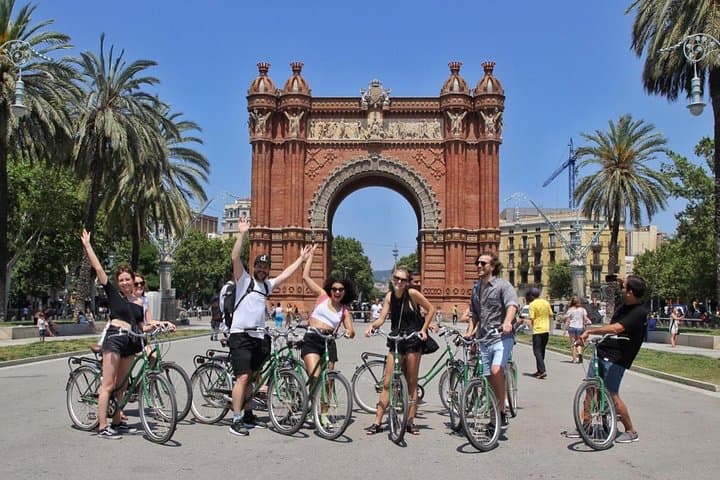 Barcelona 3-hour Bike or E-Bike Tour: Highlights and Hidden Gems
