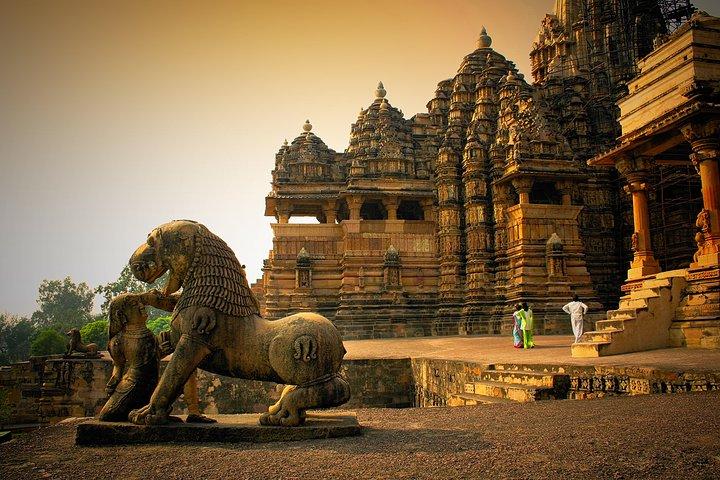 Khajuraho Day Tour: Jungle Safari at Panna National Park and Western and Eastern Temple