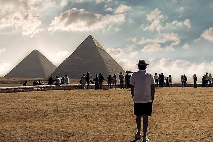 Private Day Tour to Giza Pyramids, Egyptian Museum And Khan el Khalili Bazaar