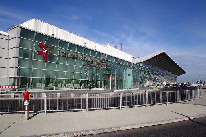 Private transfer from Warsaw city center to Chopin Airport WAW