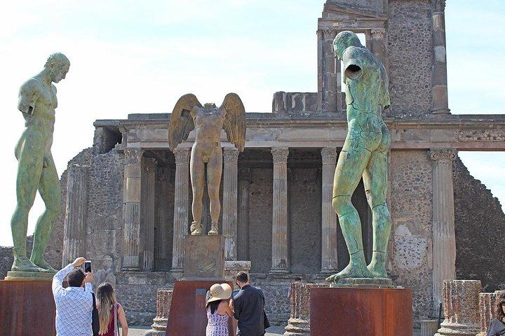 Rome to Pompeii & Herculaneum Trip with Hotel Pickup & Skip-the-line Tickets