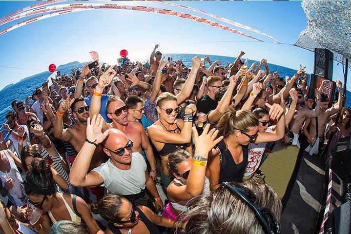 Sunset Boat Party with Djs - Float Your Boat
