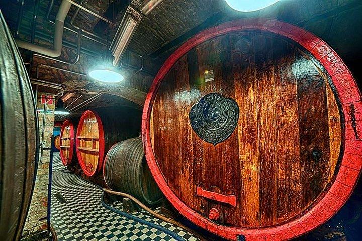 Budapest Tuk Tuk Tour with House of the Unicum Distillery Visit