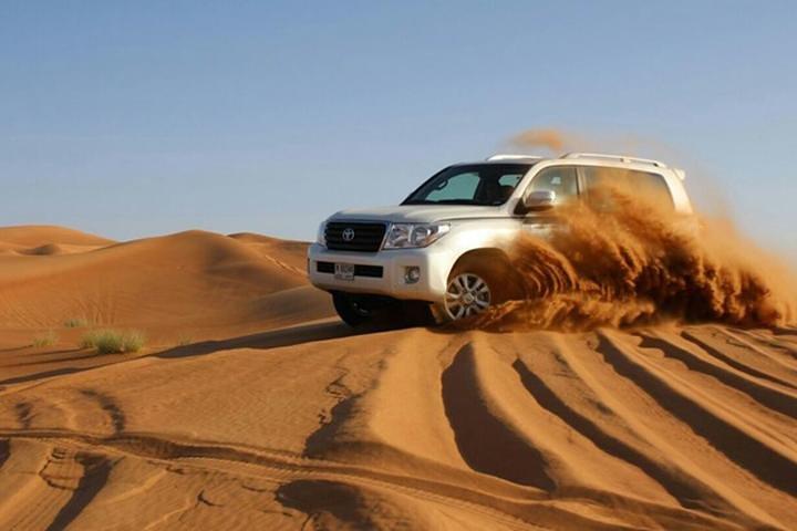 Desert Safari in Dubai with BBQ Dinner and Live Shows