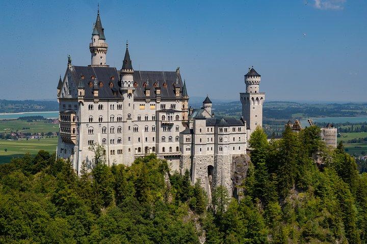 Premium Neuschwanstein Castle and Linderhof VIP Tour from Munich