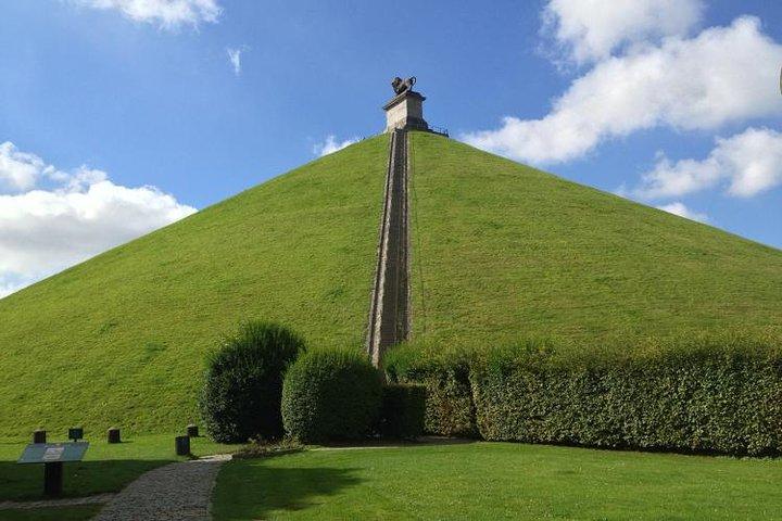 Brussels & Waterloo: Highlights & Battlefields (w/ Atomium stop)