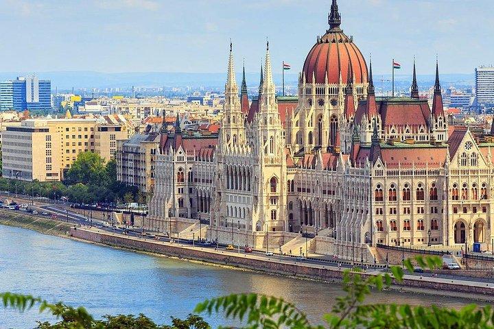 6 hours Private City Tour of Budapest With Winetasting and Danube evening cruise