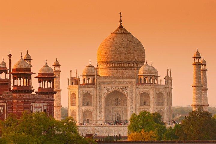 Sunrise Taj Mahal, Agra Fort & Baby Taj Tour from Delhi by Car
