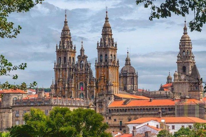 Santiago de Compostela Private Transfer from SCQ Airport to City centre