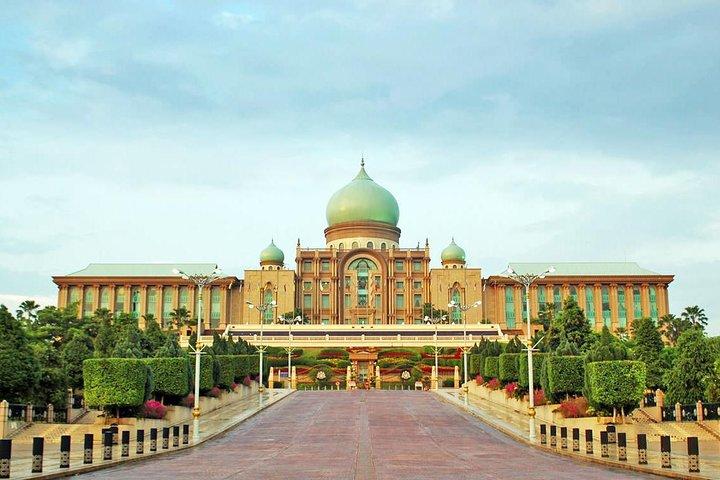 Putrajaya Highlights Tour: Iconic Bridges, Landmarks & Lunch