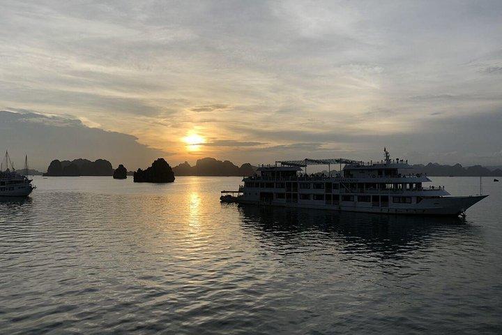 Ha Noi - Ha Long Bay By Private Car