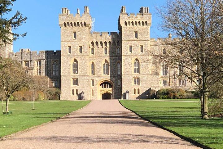 Windsor Castle and Hampton Court Private Car with Driver Guide