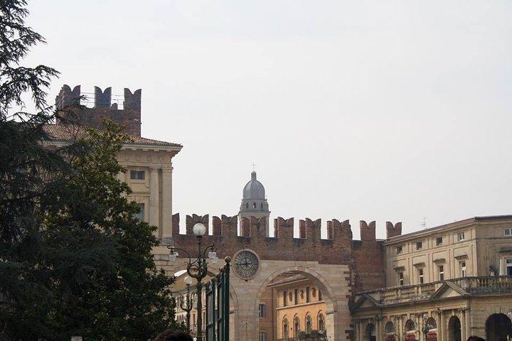 Verona City Sightseeing Walking Tour of Must-See Sites with Local Guide