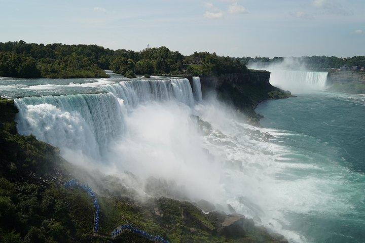 From Boston: Niagara Falls 2-Day Tour with Overnight Stay