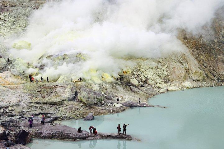 From Bali: 24-Hour Kawah Ijen Blue Flames, Dinner & Room