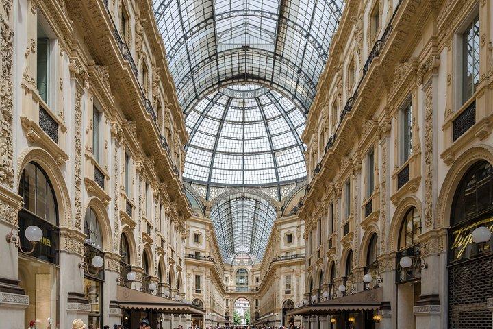 Private 4-Hour Walking Tour of Milan with private official tour guide