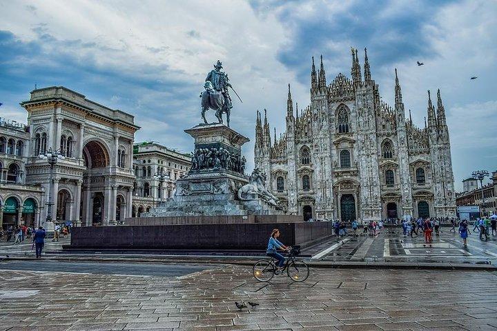 Private 4-Hour Walking Tour of Milan with private official tour guide