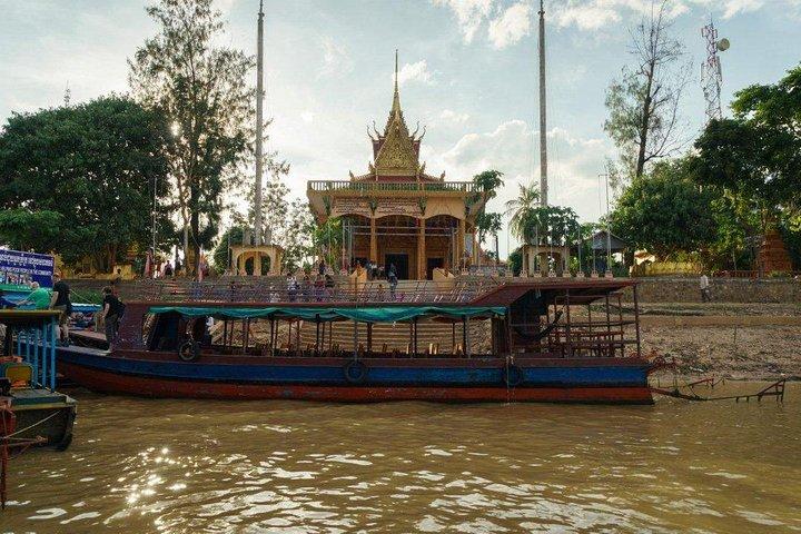Kampong Phluk Floating Village Tour by Boat