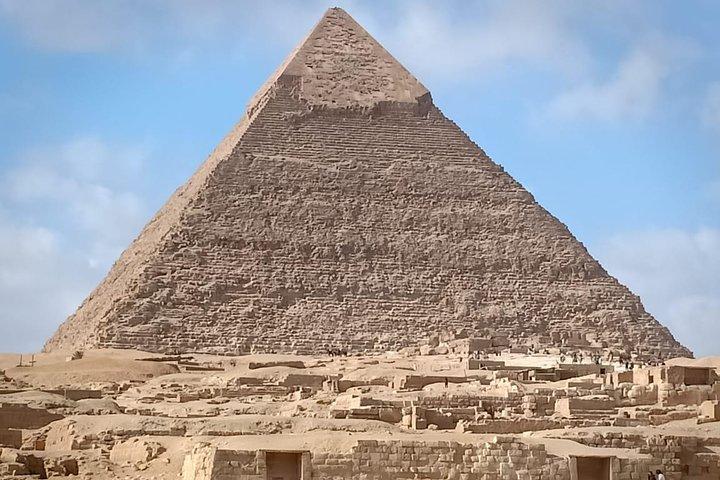 Private Day tour to Giza Pyramids and Saqqara